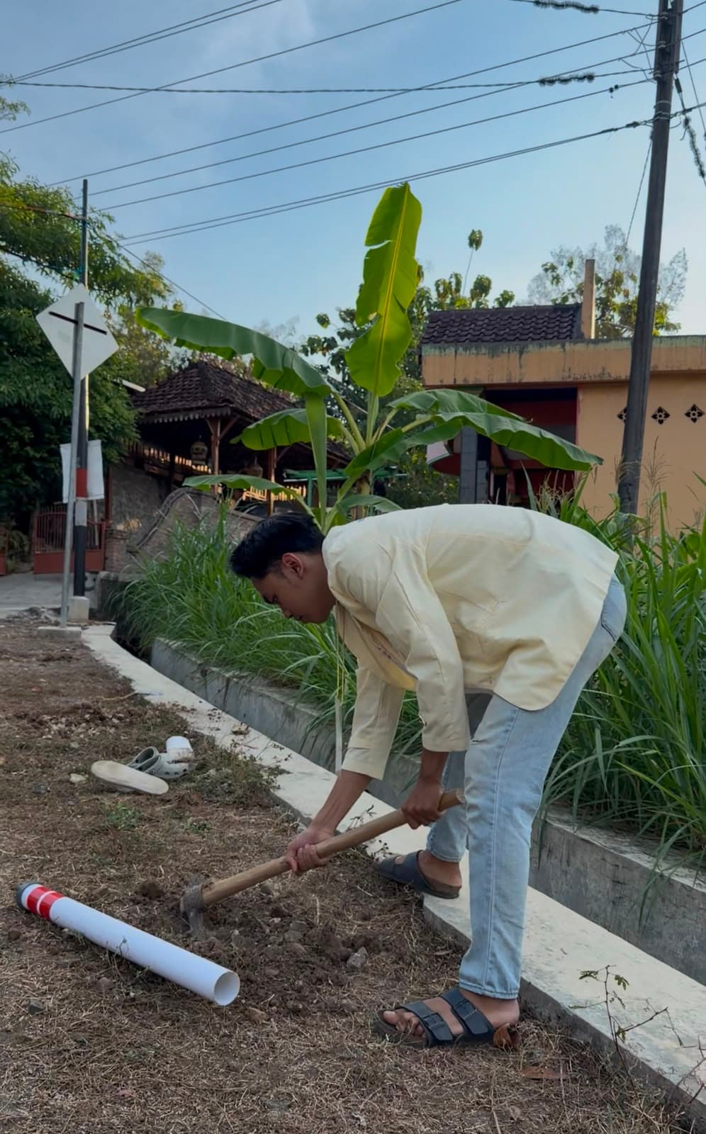 Pembuatan Reflektor Pembatas Jalan