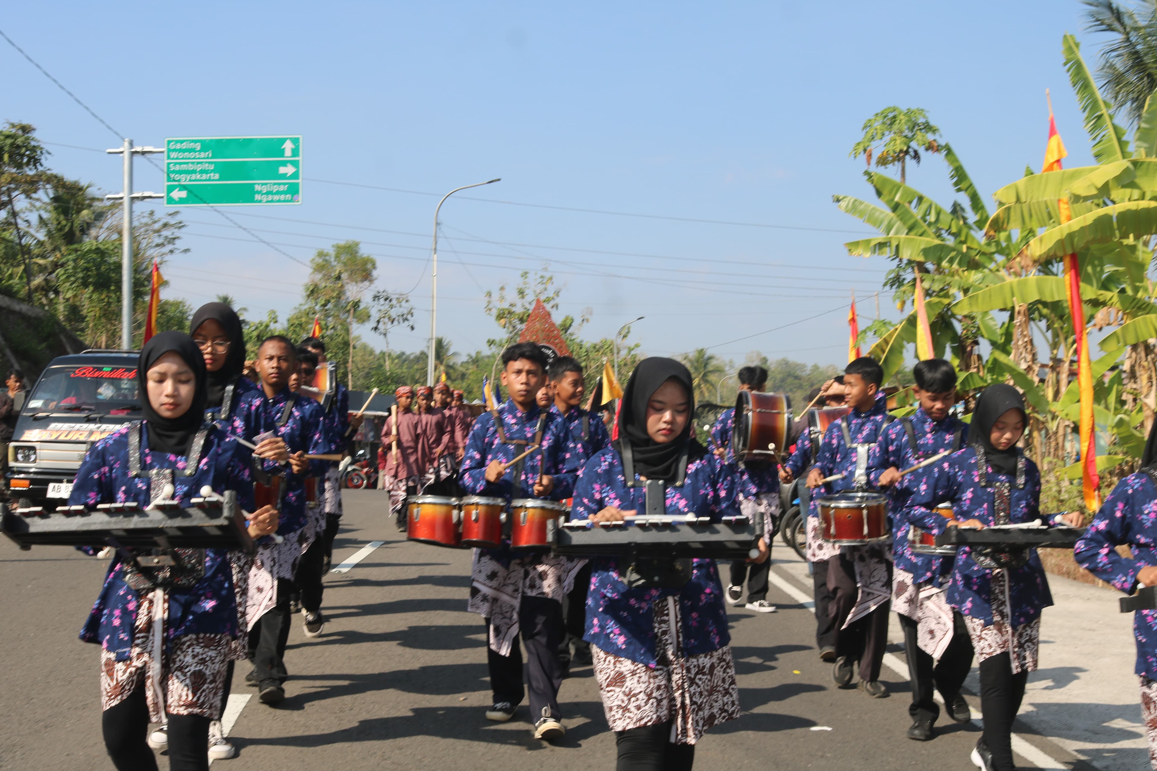 Barisan musik dalam kegiatan Rasulan