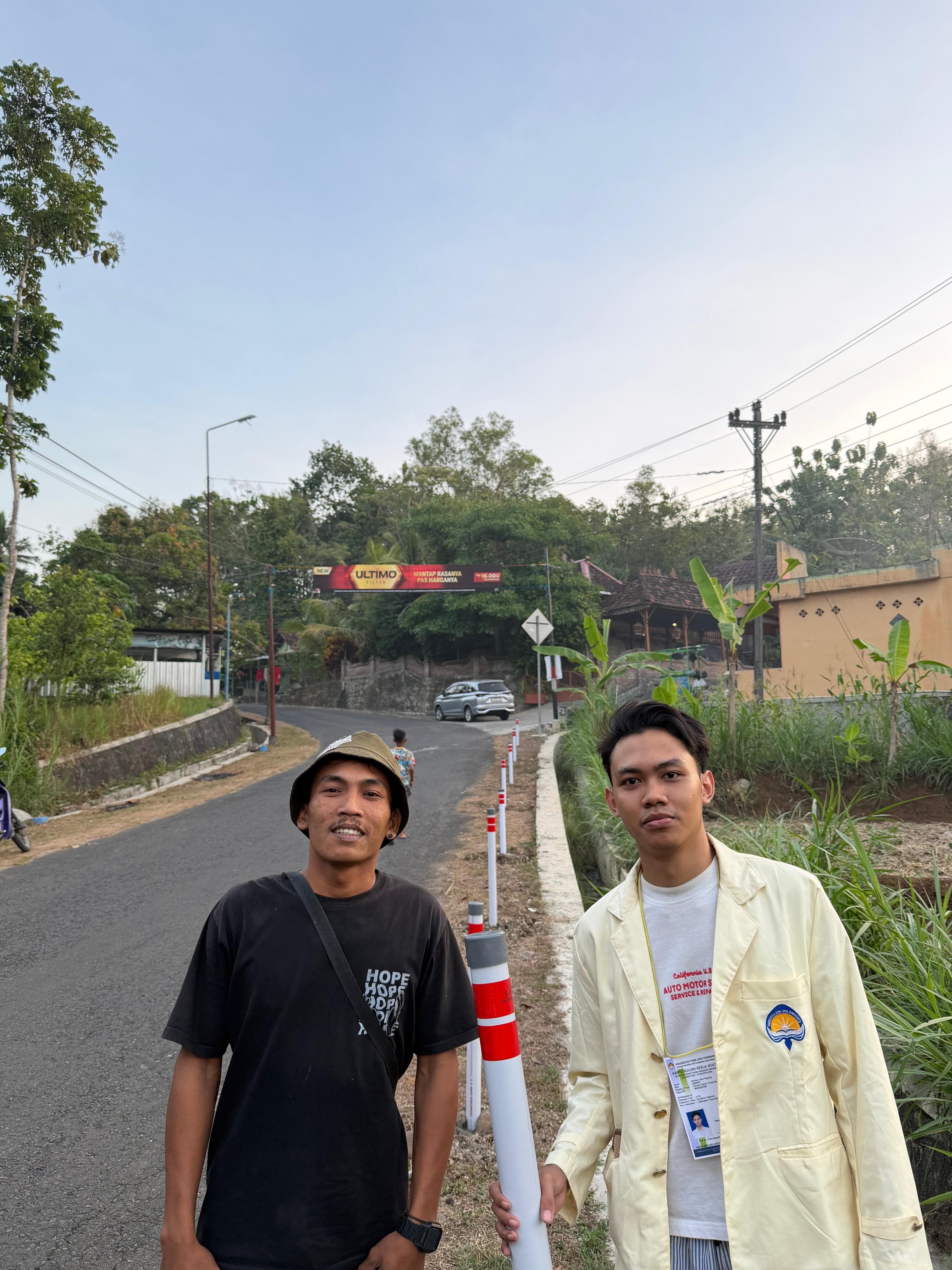 Pembuatan Reflektor Pembatas Jalan - dokumentasi 3
